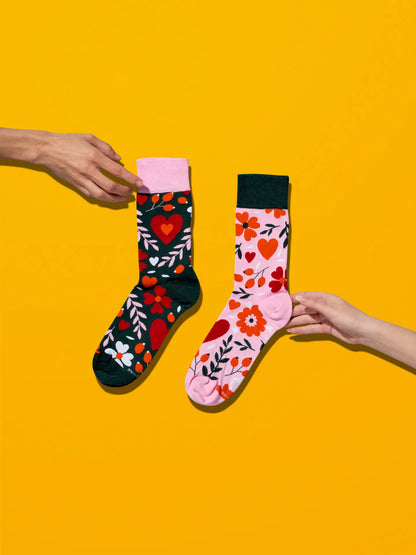 regular-socks-floral-love-02-01/01204689e57be78eed104a162b5b9d1a08b35cb8