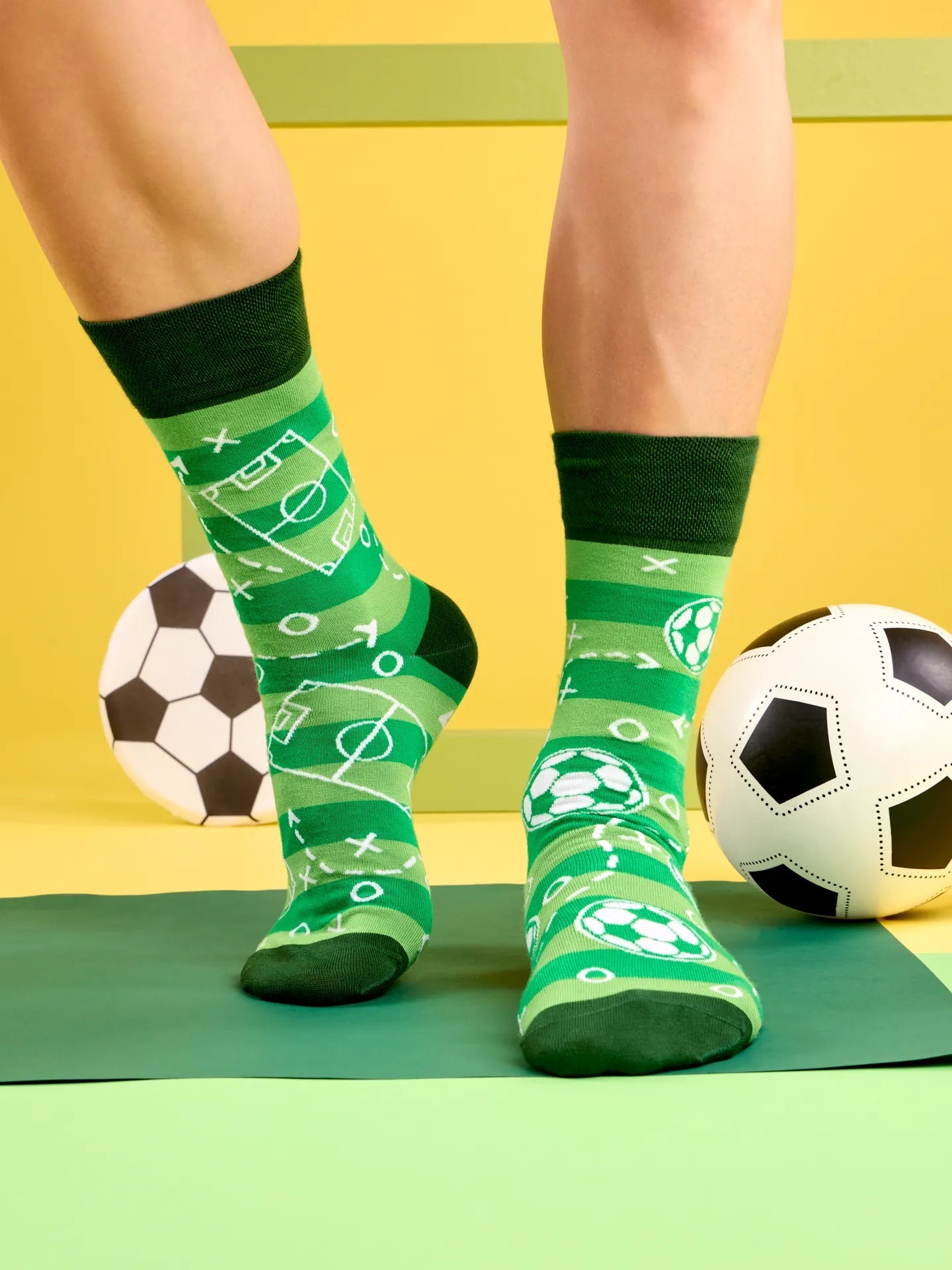 bamboo-regular-socks-football-pitch-02-1c/1c763f28ba9723ca11a9afc3bead23fdac5d17b9