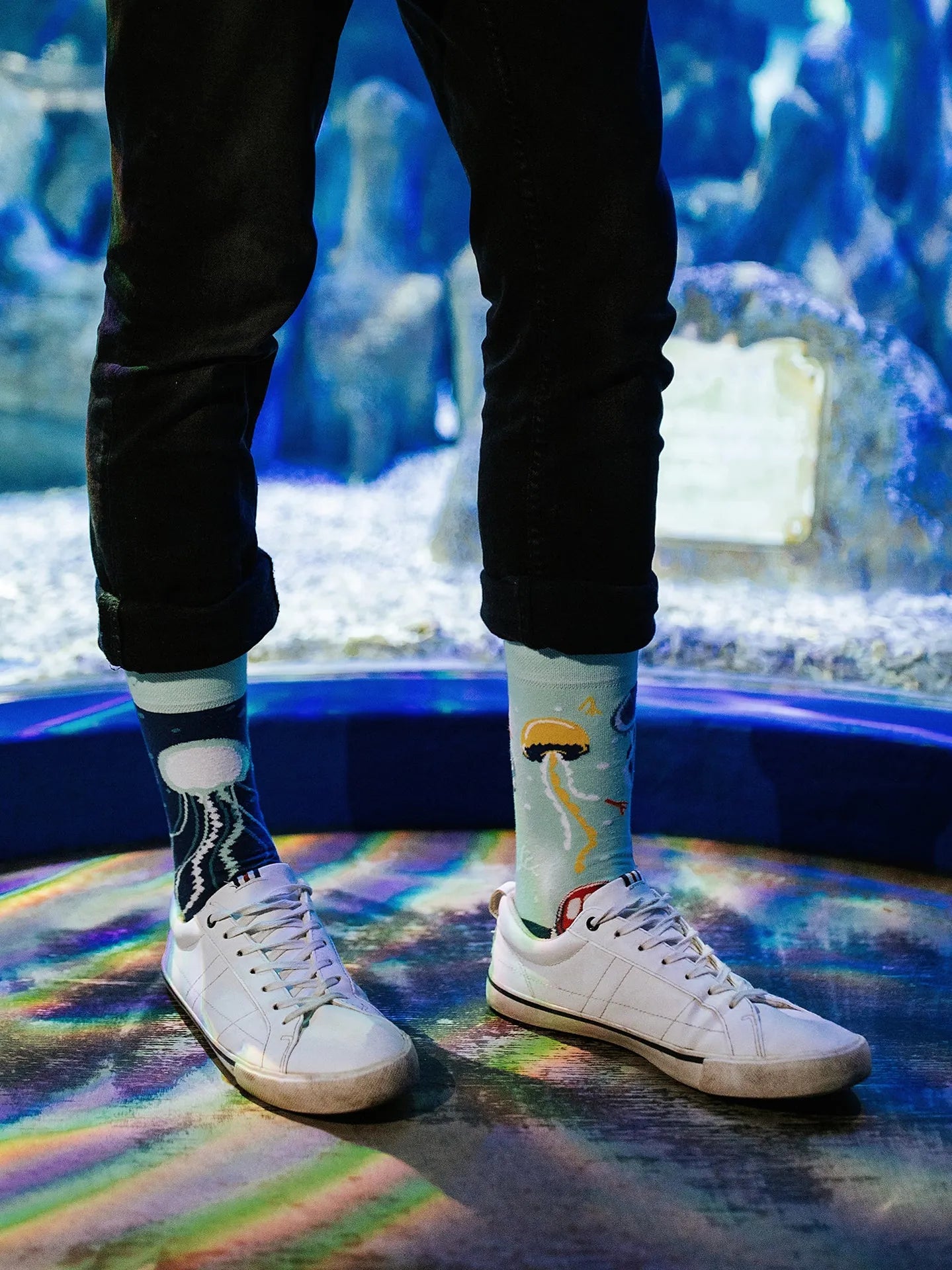 regular-socks-floating-jellyfish-02-58/586362a950686a7f2c993e4c69399e0717390f65