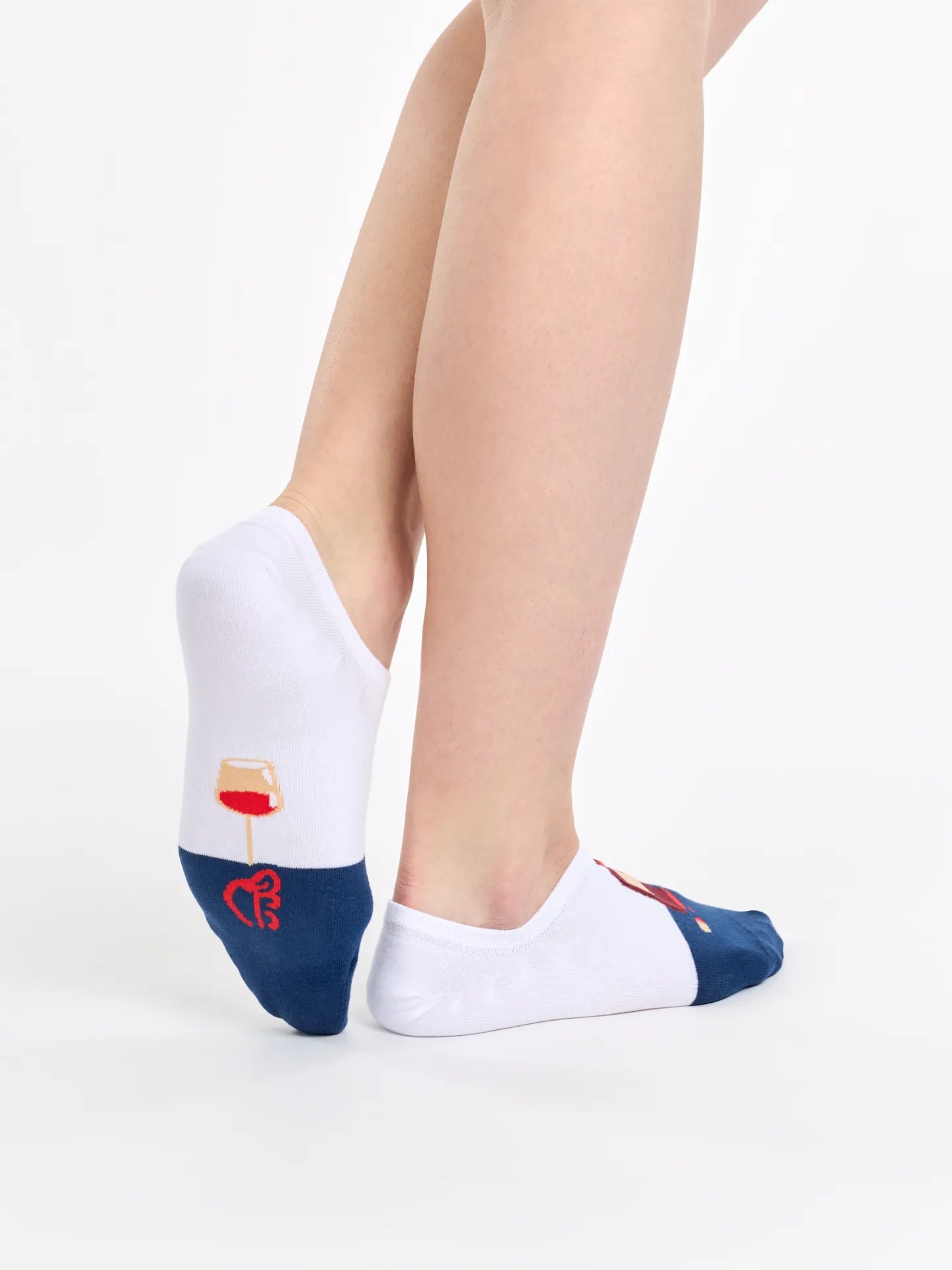 sneaker-socks-bottle-of-wine-79/7987302d3fea0dced673114ac56b08d726040399