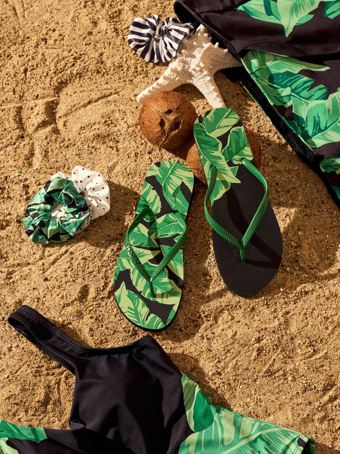 flip-flops-banana-leaves-8b/8b4333bbeecbe2b697473ece3b341a153611ee7f