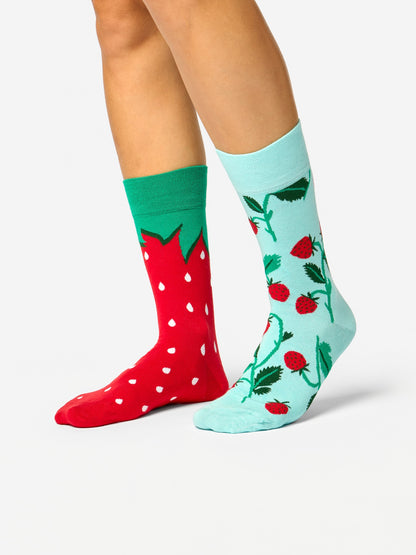 bamboo-regular-socks-little-strawberries-b7/b7058f281ce64f296a79f341ca9f63a9c9b92c97