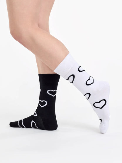 bamboo-regular-socks-black-white-hearts-02-e2/e29bb66a3bae5eae36fd94cd1b95139c28cd817c